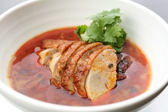 看板料理『絶品！赤い四川ダック』