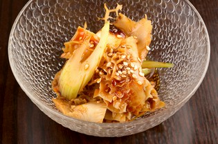 本場四川省の香辛料と、その日に入荷する新鮮な食材