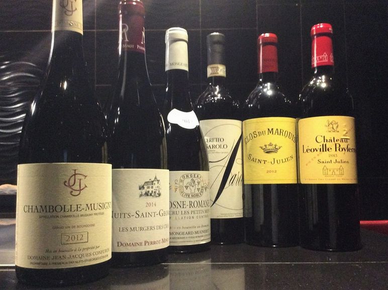 赤・白はもちろん、お肉に合うスパークリングも用意しています