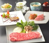 本日の前菜
本日のスープ
本日の魚介の鉄板焼
黒毛和牛ロース肉のステーキ100ｇ
焼き野菜
ガーリックライス
お味噌汁　香の物　サラダ
デザート　コーヒー又は紅茶

※ステーキは目の前でお焼きします。