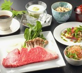 小前菜
本日のスープ
特選A5仙台牛ロース肉のステーキ100ｇ
　※＋￥1,100（税込）で仙台牛フィレ肉80ｇに変更可能です
焼き野菜　ガーリックライス
お味噌汁　香の物　サラダ
デザート　コーヒー又は紅茶