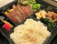 上質な黒毛和牛のステーキは肉質もよく油の味わいもとても良いです。※ご注文は1個から　ご注文受付日：水曜日～金曜日　前日までの要予約となります。　
