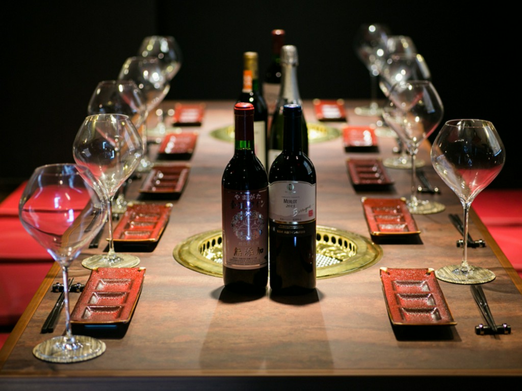 厳選山形牛とワインのマリアージュを堪能できる大人の空間