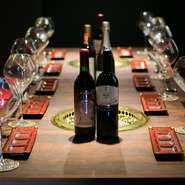 赤身のお肉には、赤ワインがよく合います。酒屋さんと念入りに打ち合わせした厳選された山形産ワインが豊富にラインナップ。予約をすればサーロイン、ヒレ、リブロースの熟成肉も堪能できます。