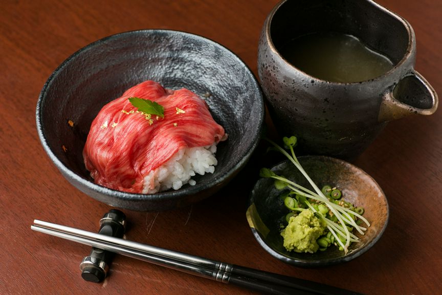 肉汁の旨みを堪能できる『牛しゃぶ茶漬け』