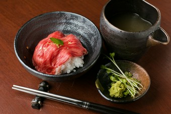 肉汁の旨みを堪能できる『牛しゃぶ茶漬け』