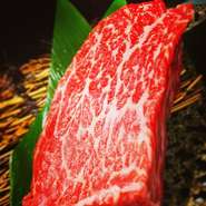 当店自慢の山形牛とワインで贅沢な時間をお過ごしください。