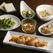 パーティープランも。高級感のある革張りソファで賑やかな一夜を