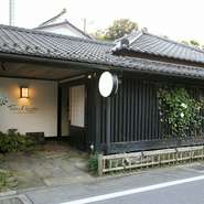 貸切も可能で二次会などのパーティーにも最適。事前に相談すれば、パーティー用のメニューもつくってくれます。落ち着いた空間でいただくおいしい料理にゲストも大満足。