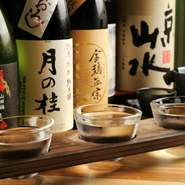 京都産の地酒をメインに全国各地の日本酒が15種。飲み比べも楽しめます。また、焼酎も5種類ほどあり、料理と相性抜群の銘酒がそろっています。