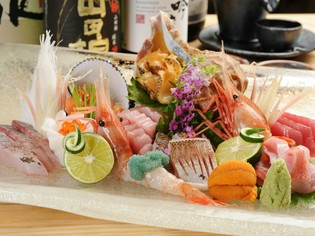 その日のおすすめをふんだんに盛り込んだ『造り盛り』