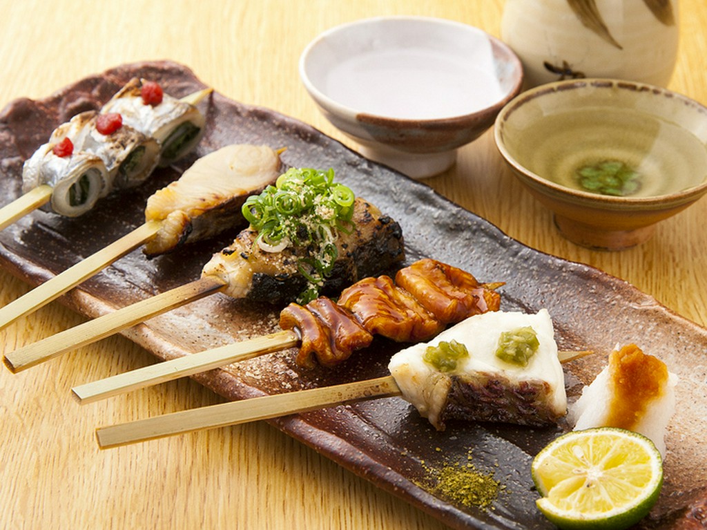 味付けのバラエティも豊富。焼鳥感覚で楽しめる『やきうお』