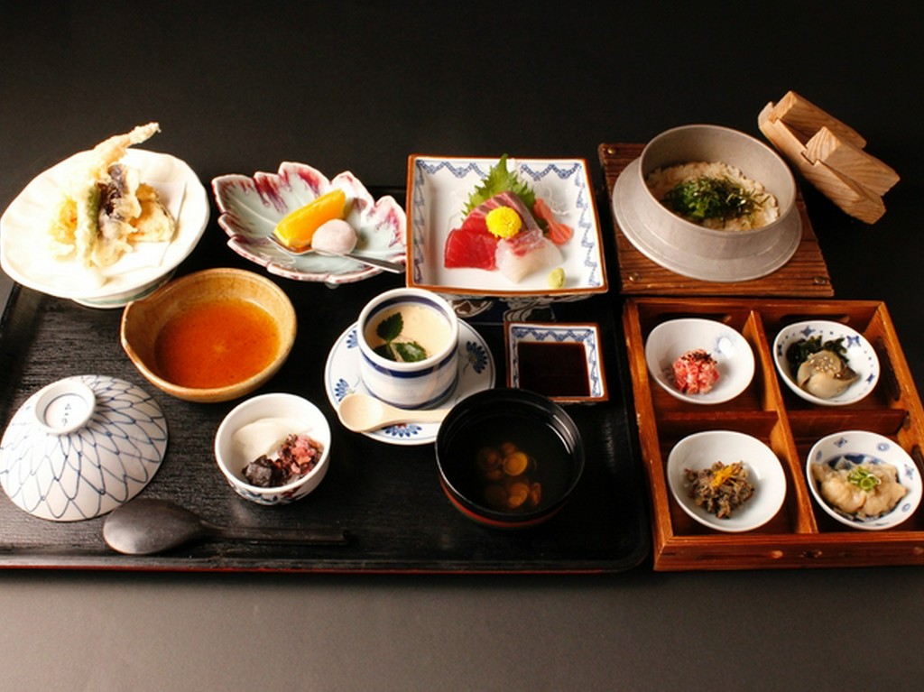 洗練された食材を使用した人気の御膳