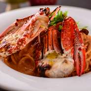 北海道民の好物・渡蟹を使ったスパゲッティ。蟹甲殻類独自の旨みと生クリームのコク、トマトソースの酸味の一体感を堪能できます。北海道では渡り蟹をお祝いの席で食べる風習もあり、喜ばしい日にもおすすめです。