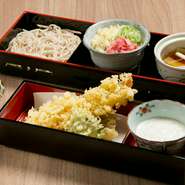 ※海老天盛り・小盛り蕎麦・小梅おかか蕎麦・とろろ・かしわ抜き。