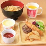 お子様プレート始めました！！
選べるドリンク（コーラ・ジンジャエール
・オレンジジュース・ウーロン茶）
おもちゃも付いちゃいます！
※そば・うどん（温、冷）選べます
