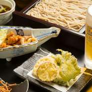 今夜は蕎麦屋で粋に一杯！晩酌や夕食にちょうど良いお蕎麦、お料理、そこに飲み放題をプラス！・蕎麦チップ・野菜天ぷら・かしわ焼き・南蛮ぬき・もり蕎麦※1名様からOK！