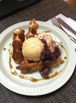 プレーンなワッフルもございます。
こちらも、アイスクリームと小豆とクリームをのせて
黒蜜をかけておめしあがりください。