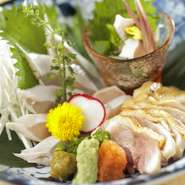 朝引きの福島県産の伊達鶏を直送で入荷しています。食材が本来持っている「美味しさ」を活かしたお料理です。
※要予約