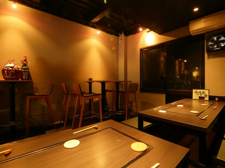 ゆったりとした空間。隠れ家的雰囲気なお店