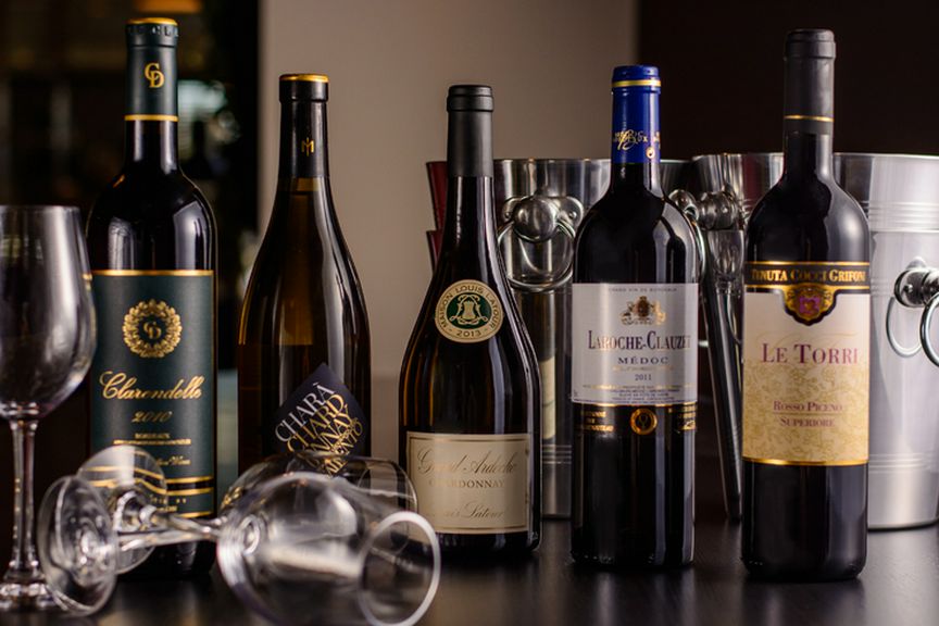 ワインをはじめ、お酒の種類は豊富に取り揃えています