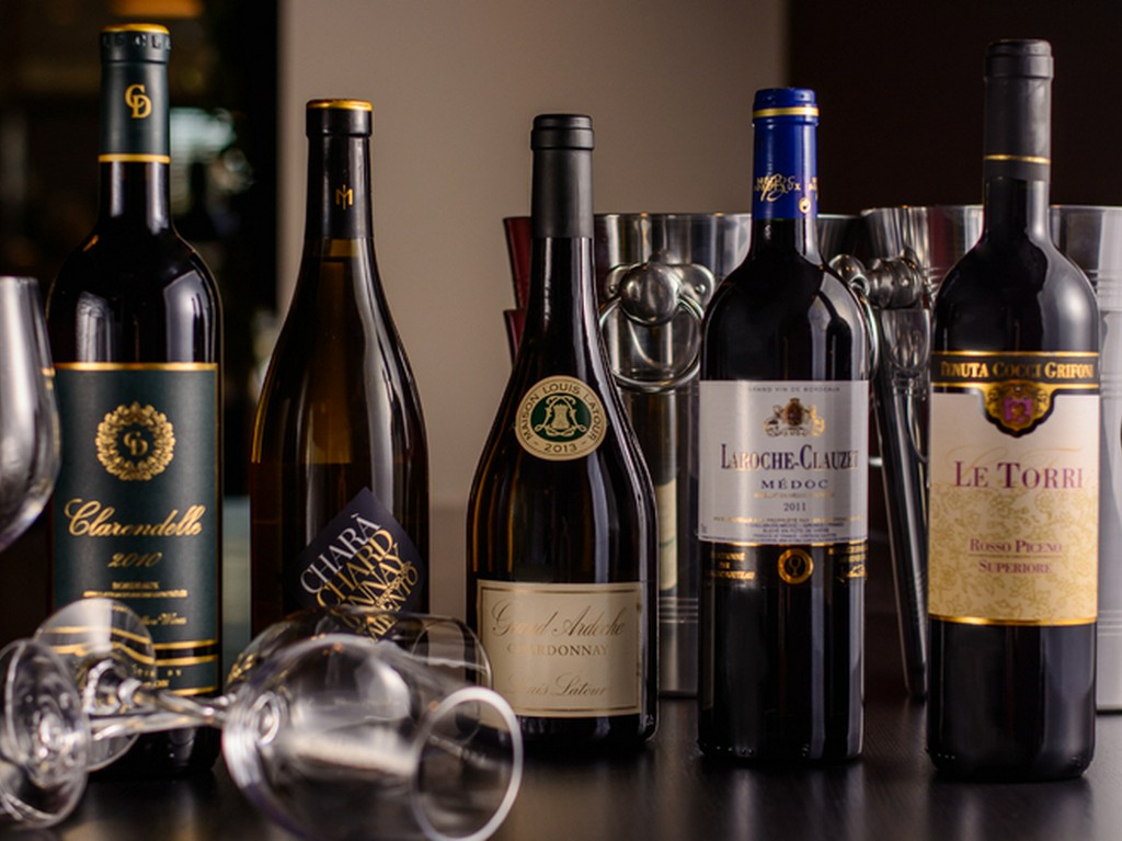 ワインをはじめ、お酒の種類は豊富に取り揃えています