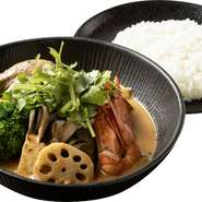 お母さんに、毎日の感謝を込めて。お母さんと一緒にル・トロワでステキな時間を過ごそう！

【パクチー香り彩 ココナッツチキンカレー】

抗酸化作用のあるβカロテンやビタミンCが豊富なパクチーは、美容効果が期待されるハーブ。爽やかな緑と独特な香りがマイルドなココナッツスープのカレーに彩りを与えてくれます。
【With Mom】
お母さまと一緒にご来店の際は人数分のアイスをサービス。注文時にお申し出ください。

1,485円