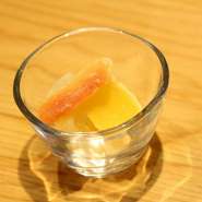 日本酒と意外と相性がいいおつまみ。フルーティーな日本酒と一緒にどうぞ。