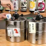 封を切ってしまうと、酸化が始まり品質が劣化していきます。それを防ぐのが『日本酒生樽サーバー』です。