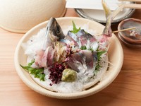 新鮮魚介が毎日入荷。お店自慢の一品『お造り盛り合わせ』