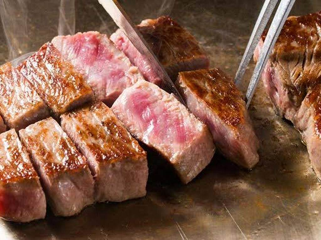 【結ユイ】神戸牛サーロインステーキと車海老＆帆立の海鮮の神戸ビーフコース