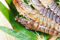 ☆突き出し
☆サラダ
☆焼野菜
☆黒毛和牛肉フィレ120ｇ
☆お食事
　・神戸ライスの白ご飯
　・赤だし
　・香の物
☆アイスクリーム
☆コーヒー又は紅茶