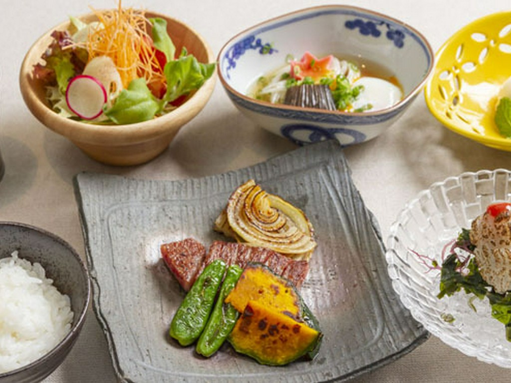 黒毛和牛のステーキコース
増量、減量もお申し付けください。
フィレ肉への変更も承ります。