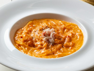 贅沢な味わいの一品『とびことズワイガニのクリームパスタ』