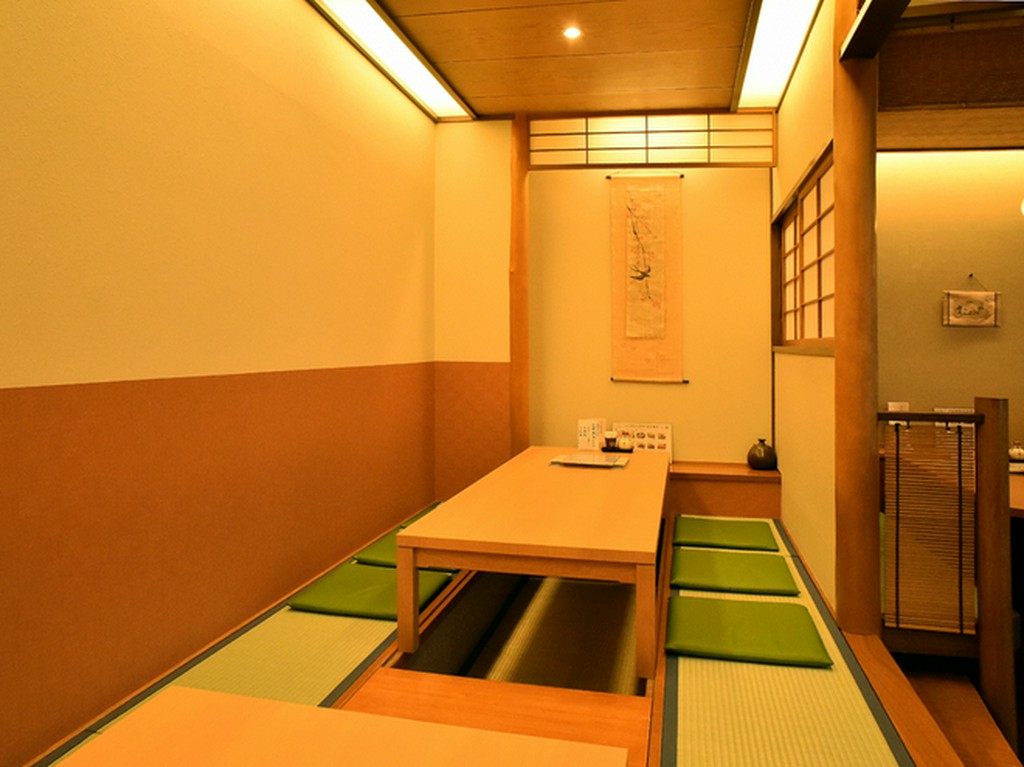 大人数なら寛げる座敷がおすすめ！