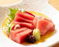 生のマグロを自社にて仕入れ！
自信をもってオススメしております！
価格は時価となりますので、スタッフにご確認ください。
※入荷がない場合も御座います。