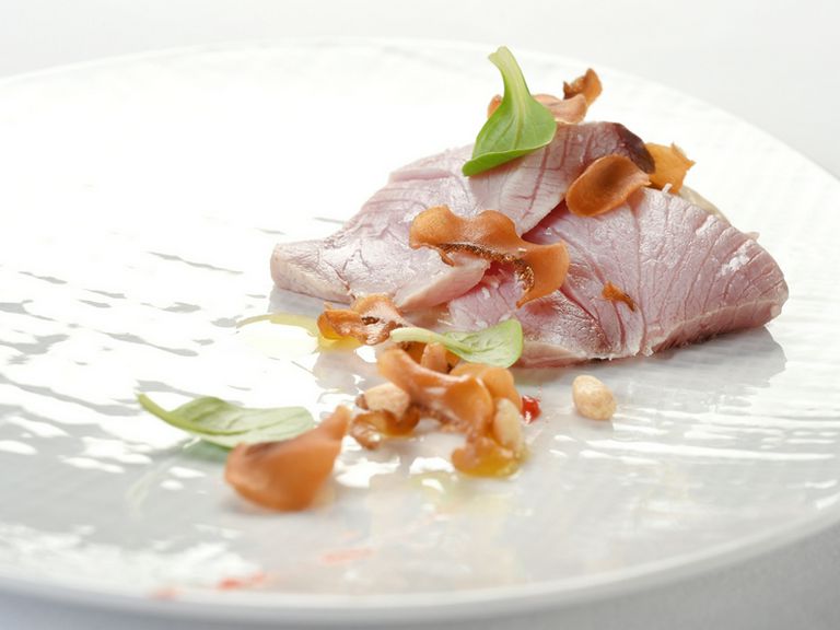 中華の技をアクセントにした前菜『鰤とポルチーニのムースリーヌ』