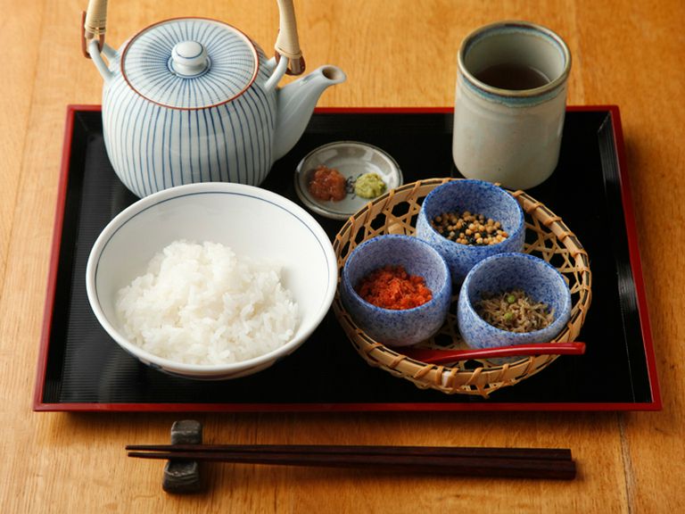 ほうじ茶の香りにホッとひと息、ちりめん山椒と一緒にいただく『お茶漬け』