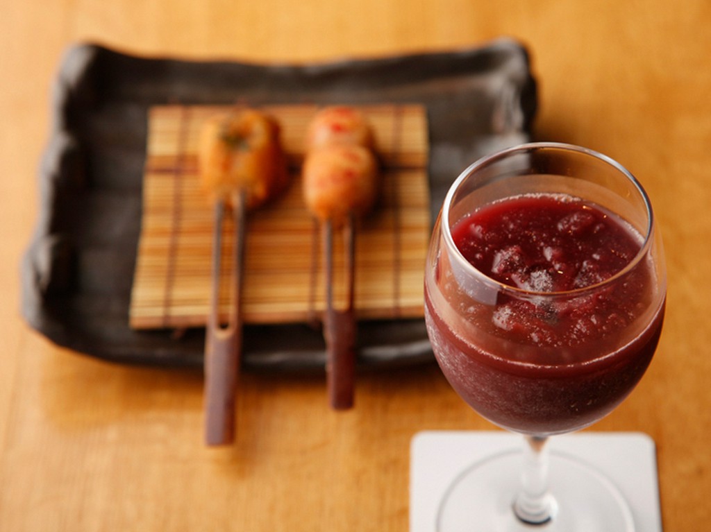 凍らせた日本酒をクラッシュさせた、フローズンのような口当たり『山ぶどう酒』