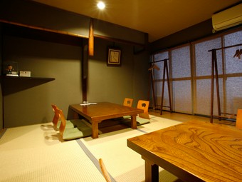 落ち着いた2階の個室で、のんびりとくつろぎのひとときを