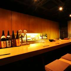 カウンター席でゆっくりと、京都ならではの味わいを堪能