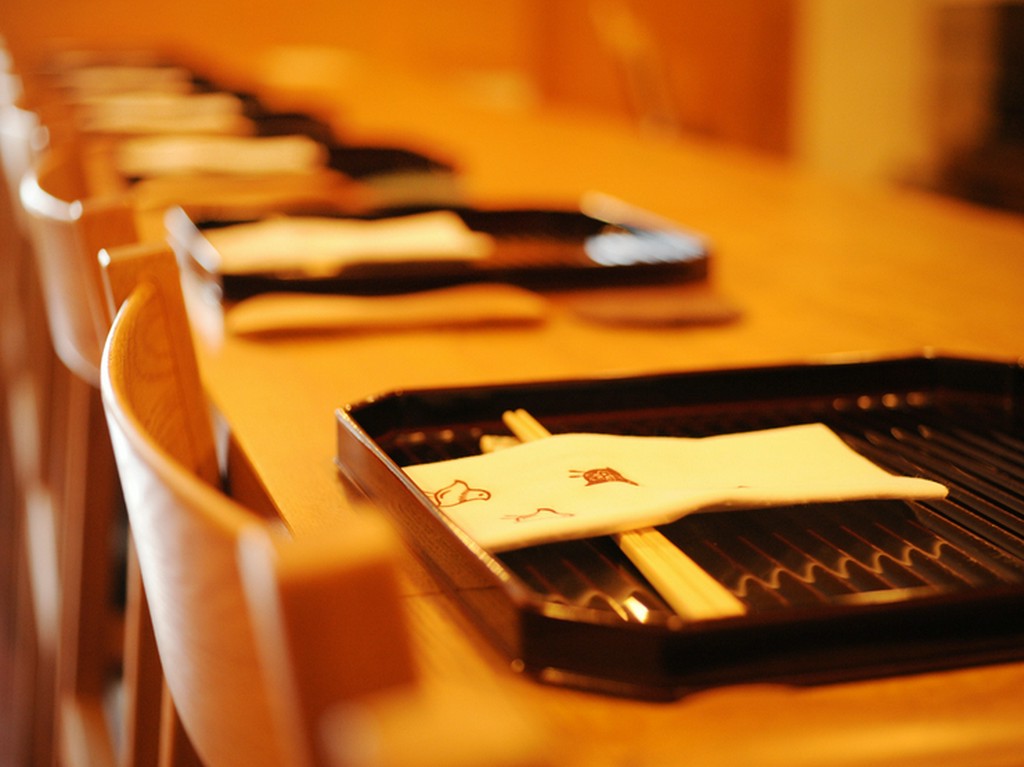 これが飲めるなんて、と左党が一目置く希少酒も扱う