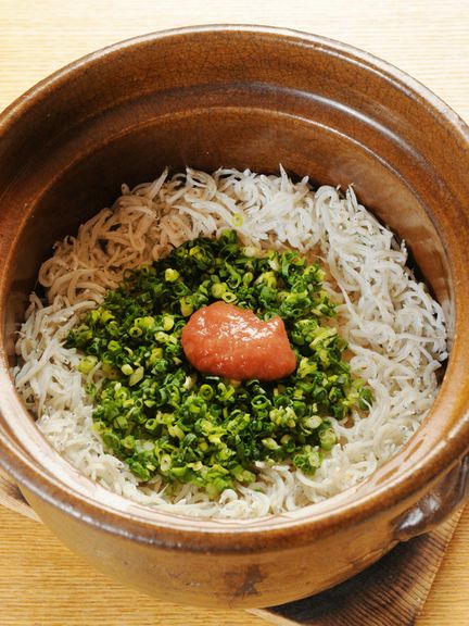 注文ごとに炊き上げるふっくら土鍋ご飯『釜揚げしらすご飯』