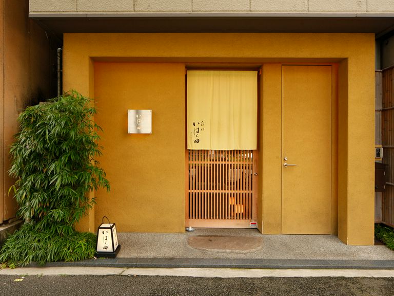 非日常のひとときをくつろぎ過ごす、心落ち着く純和風の佇まい