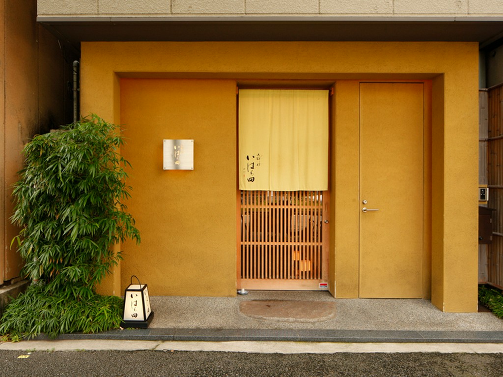 非日常のひとときをくつろぎ過ごす、心落ち着く純和風の佇まい
