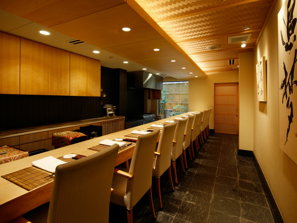 京都を訪れる楽しみの一つ。洗練された空間と美しい京料理