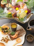 食材は季節によって変わるため、旬を味わう『刺身盛り合せ』