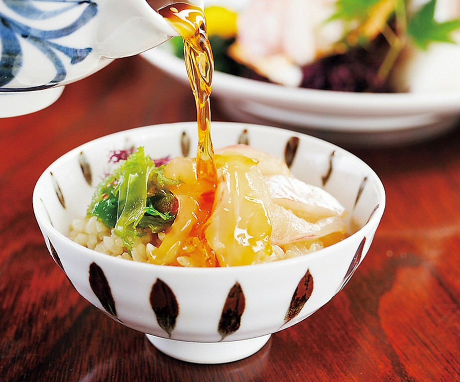 愛媛の美味しい郷土料理『名物　かどやの宇和島鯛めし』