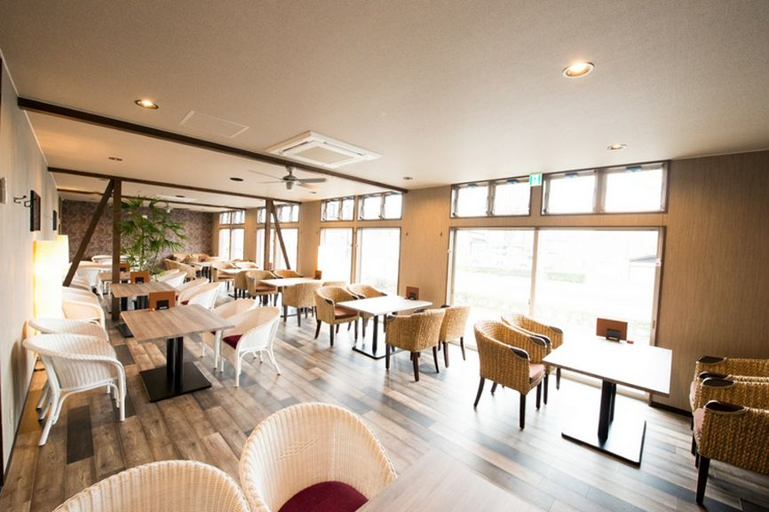 個室はもちろん、テラス席でも落ち着いた雰囲気でゆったり寛げる