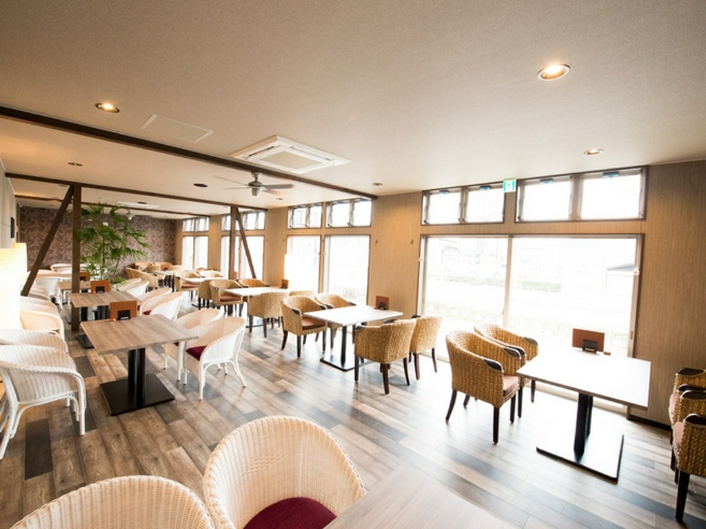 個室はもちろん、テラス席でも落ち着いた雰囲気でゆったり寛げる